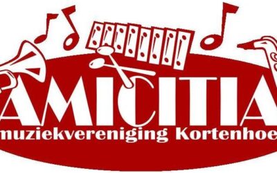 Amicitia speelt op het trapveldje op het Noordereinde